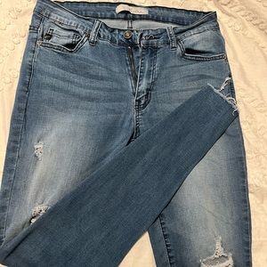 KanCan distressed ankle jeans size 29